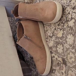 Double zipper ankle boots size 9